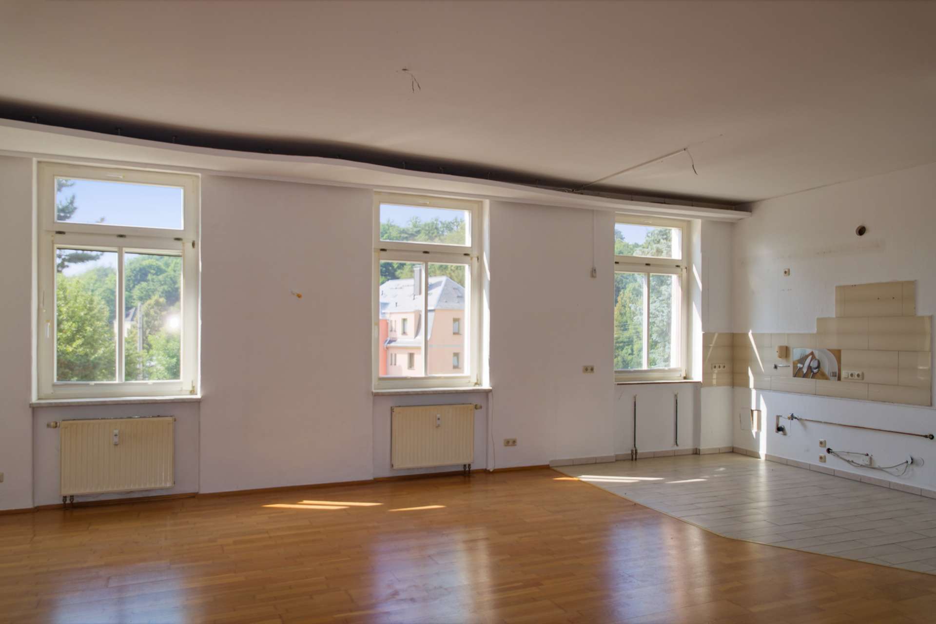 Lichtdurchflutete, offen gestaltete Wohnung mit Doppelgarage (Wohnen - Mieten oder Pachten) in Greiz
