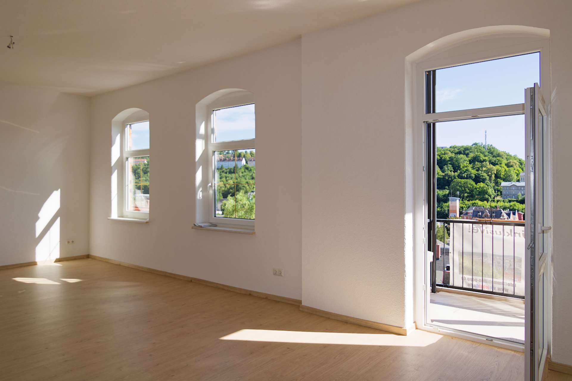 Südbalkon mit Panoramablick - Erstbezug nach energetischer Sanierung (Wohnen - Mieten oder Pachten) in Greiz
