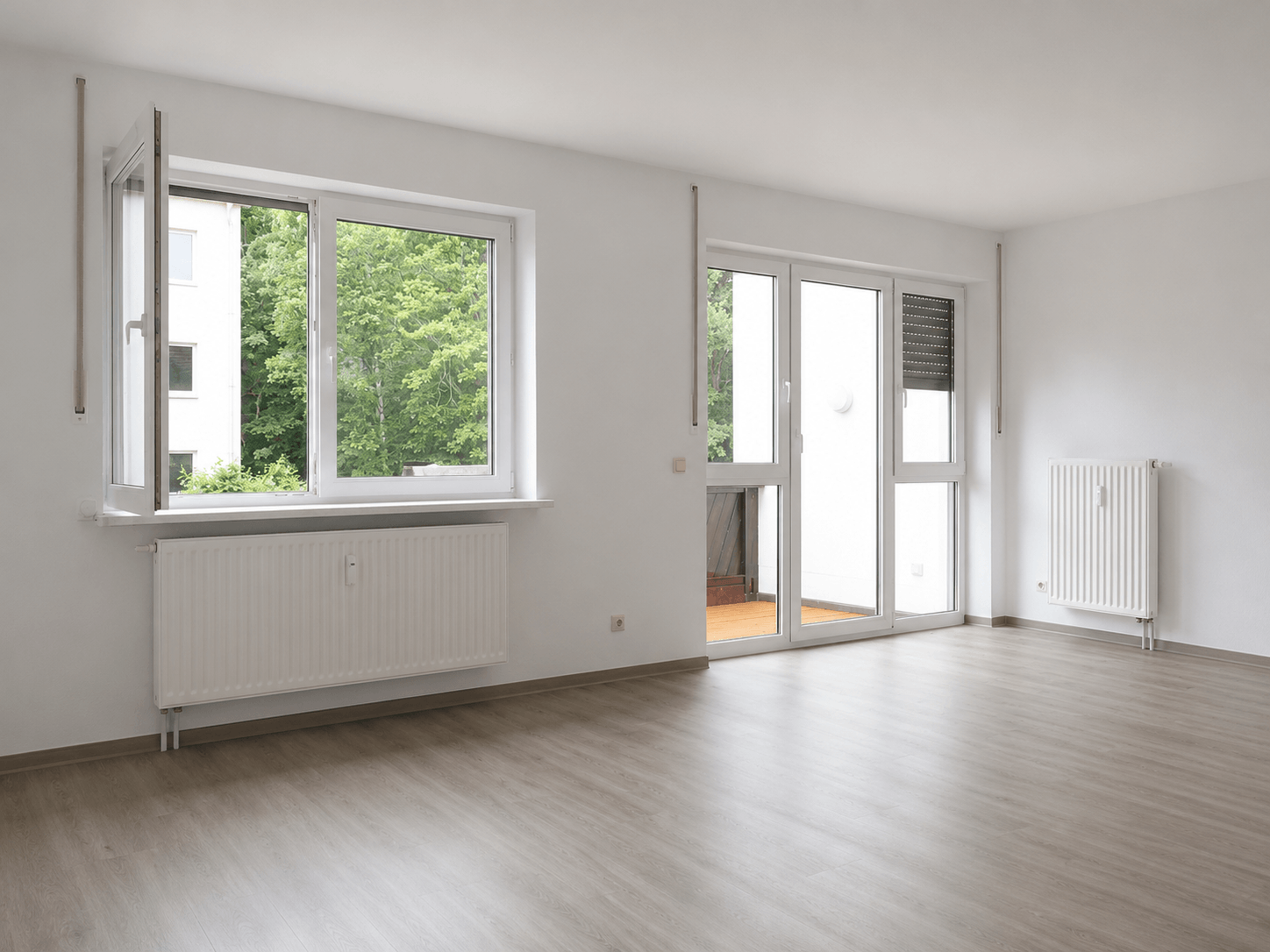 Erstbezug nach Renovierung - großzügige 2-Raum-WE mit TG-Stellplatz & Westbalkon (Wohnen - Mieten oder Pachten) in Greiz