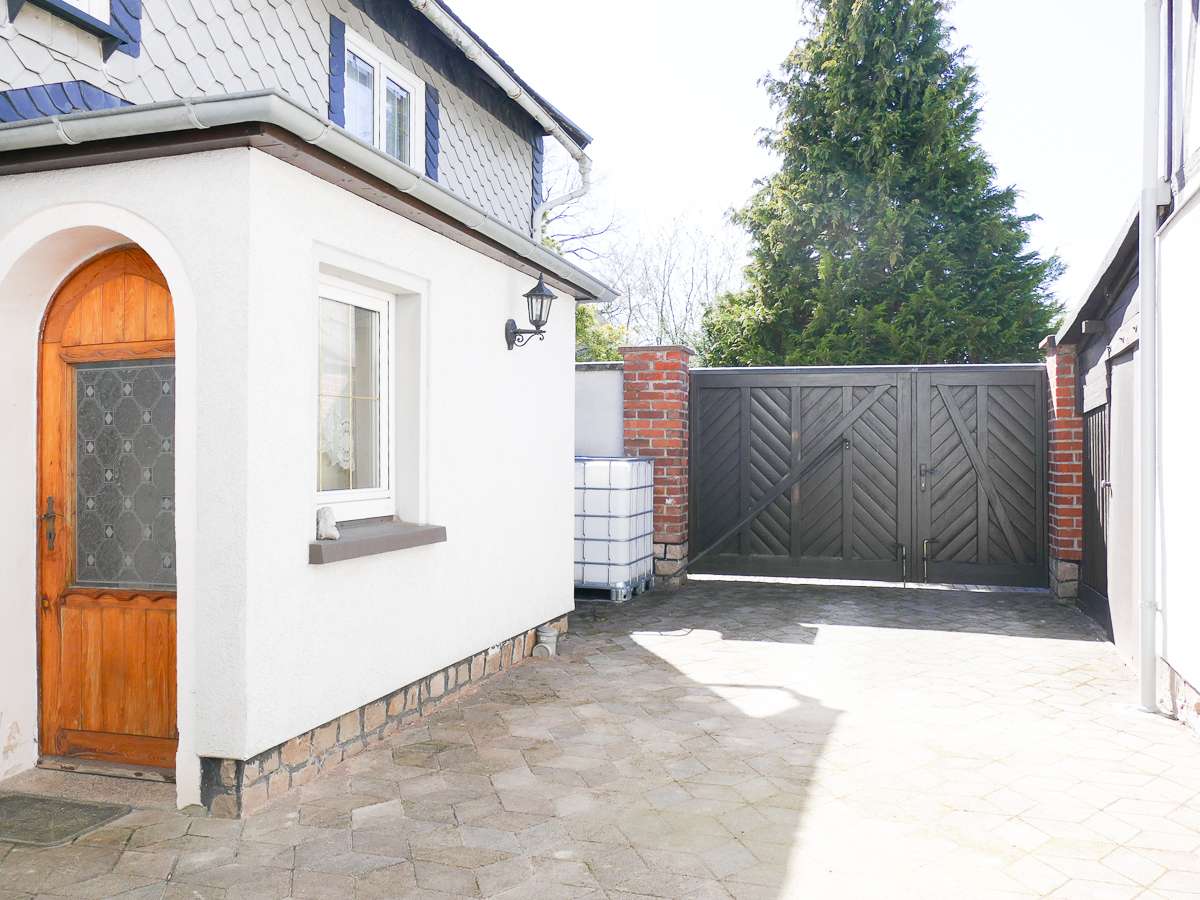 Traumhaftes Anwesen in idyllischer Waldrandlage – sonniges Grundstück mit besonderem Charme (Wohnen - Kaufen) in Langenbernsdorf