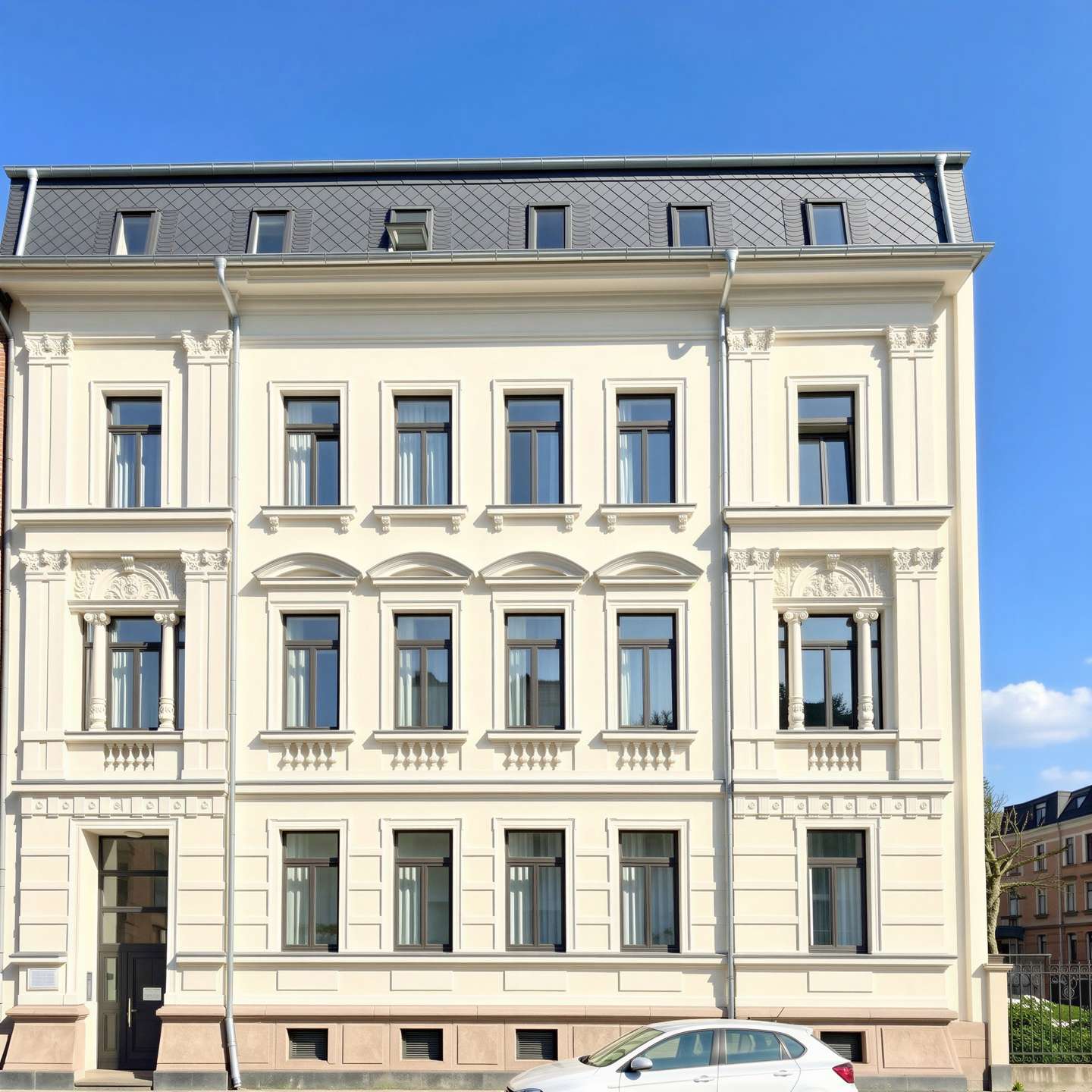 **Attraktive Büro- / Praxisetage in Neustadt – barrierefrei, modern saniert, KfW-Effizienzhaus** (Gewerbe - Mieten oder Pachten) in Greiz